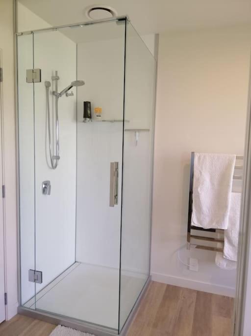 Purangi Waterfront Retreat Apartment Cooks Beach Bagian luar foto